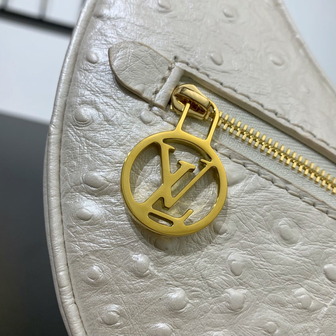 LOOP 23 IN WHITE PEARL OSTRICH LEATHER GOLD HARDWARE