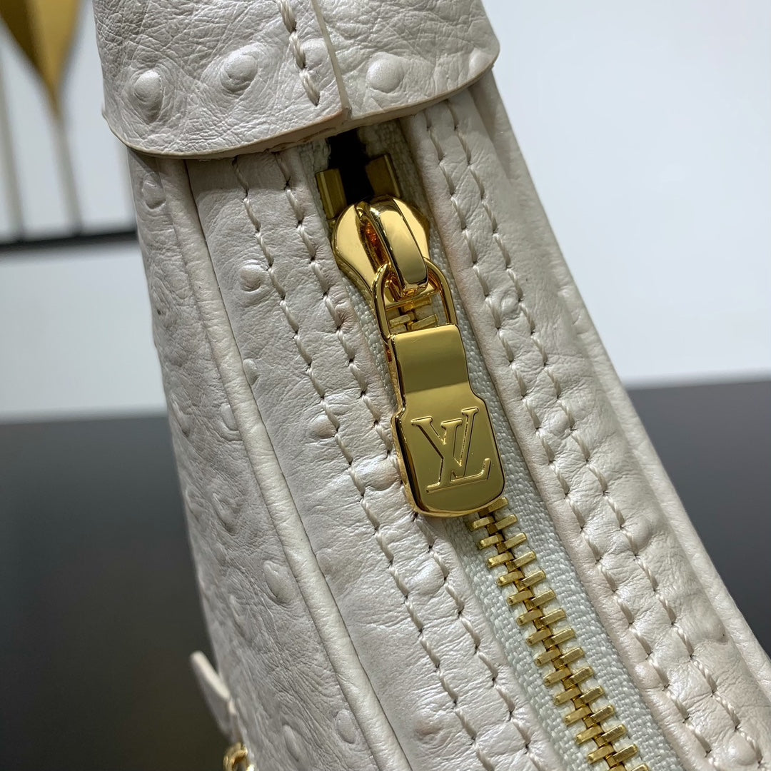 LOOP 23 IN WHITE PEARL OSTRICH LEATHER GOLD HARDWARE