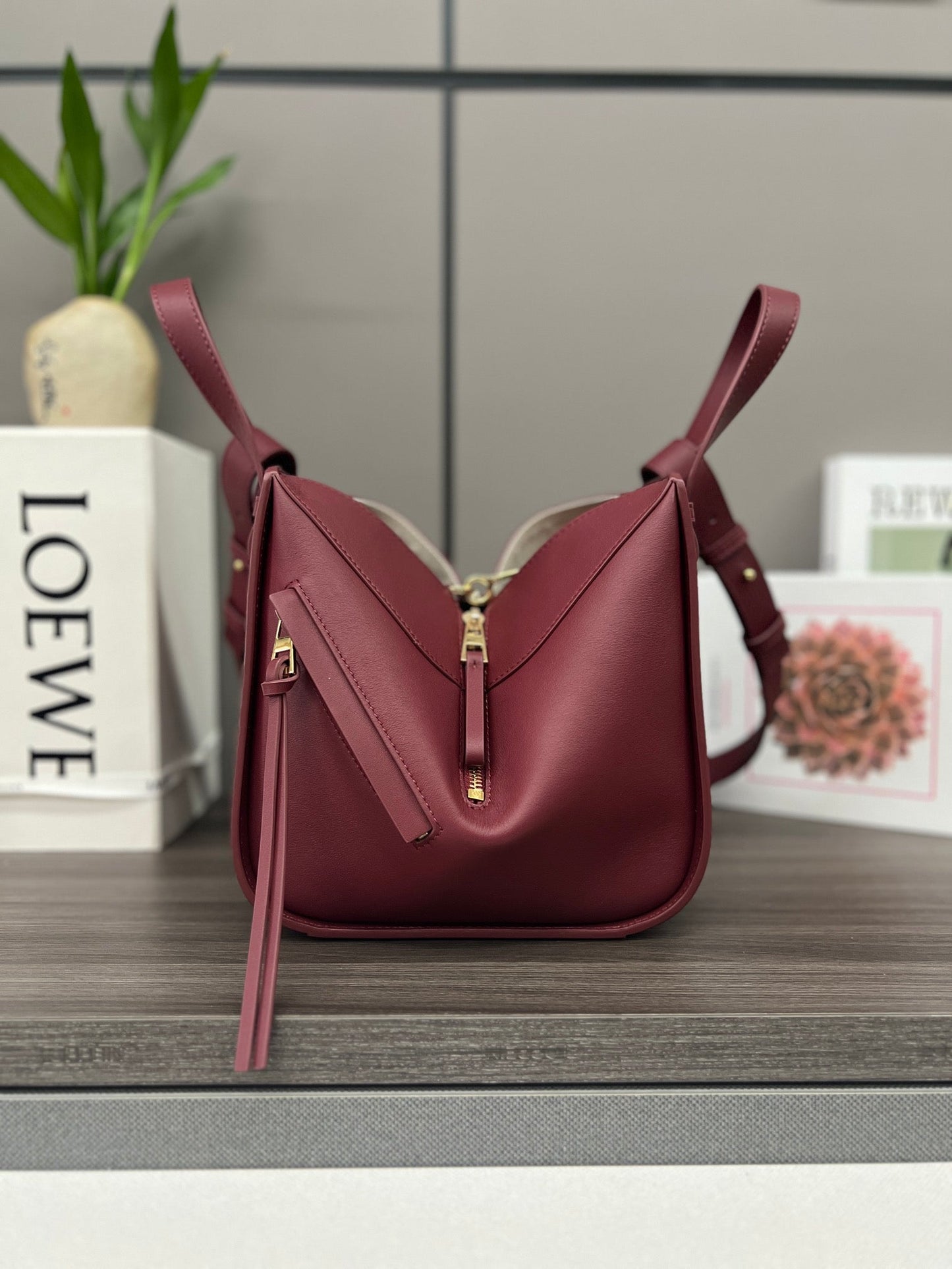 LOE 20 HAMMOCK COMPACT BAG IN BURGUNDY RED CALFSKIN