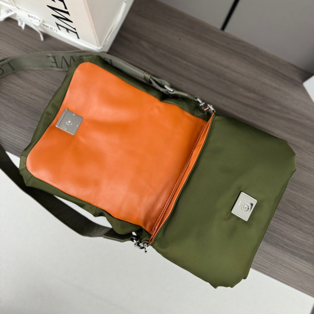 LOE MINI PUFFER GOYA 23 BAG IN ARMY GREEN NAPPA LAMBSKIN