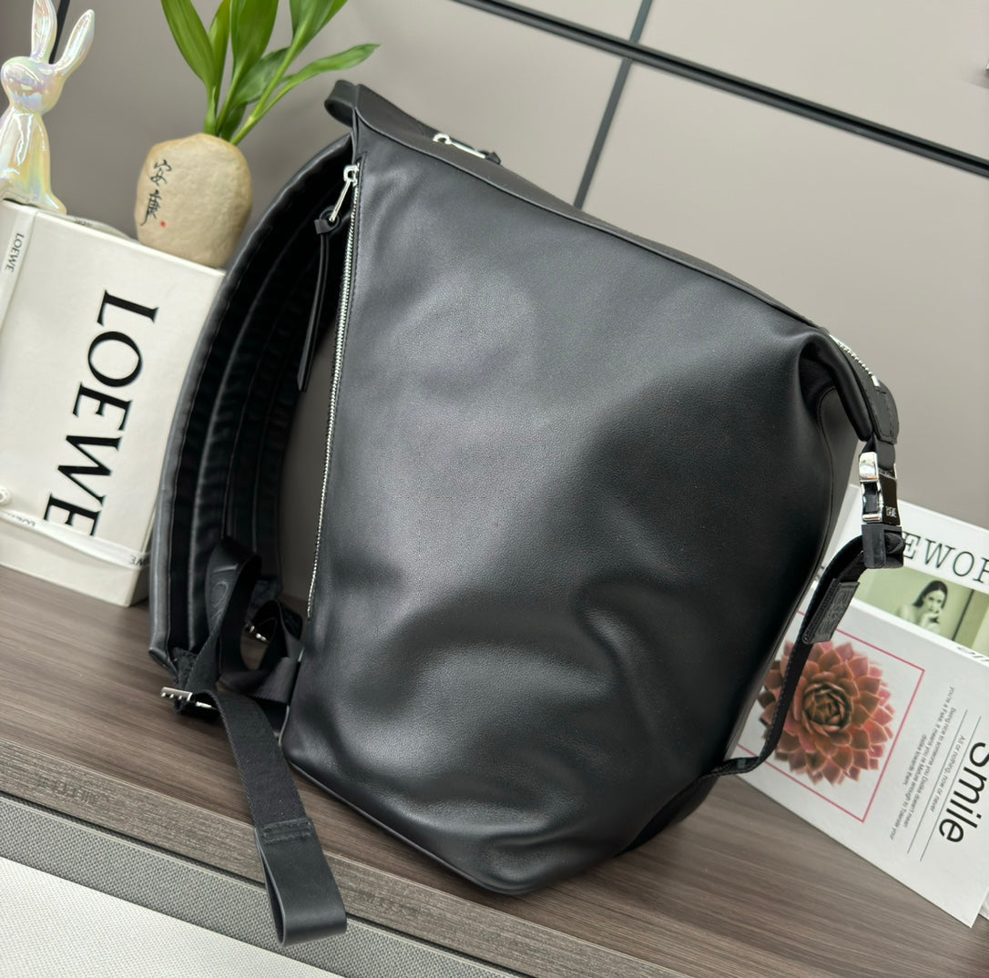 LOE 41 SMALL CONVERTIBLE BACKPACK IN BLACK CLASSIC CALFSKIN