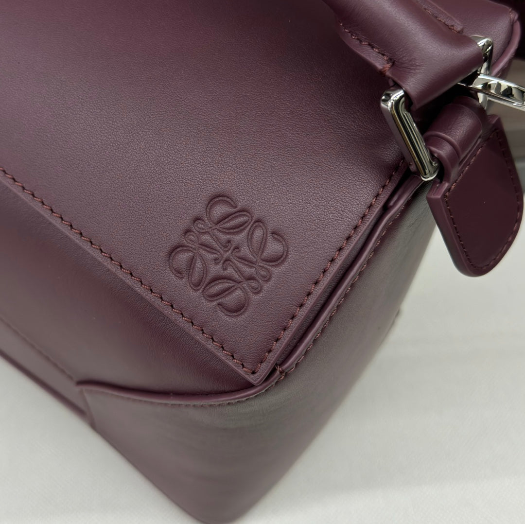 LOE PUZZLE 33 BAG IN WINE PURPLE CALFSKIN