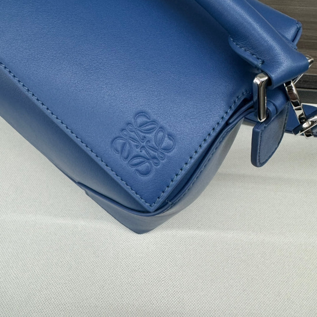 LOE PUZZLE 33 BAG IN COBALT BLUE CALFSKIN