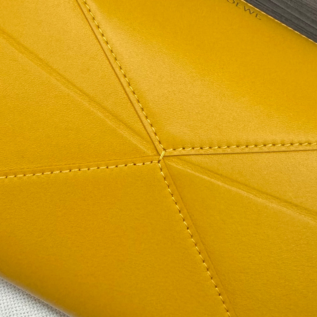 PUZZLE FOLD WASH 22 BAG IN BANANA YELLOW SHINY CALFSKIN