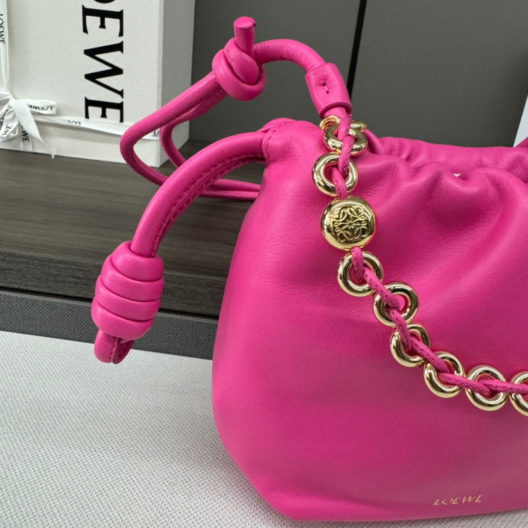 LOE 23 FLAMENCO PURSE BUCKET IN FUSICA PINK LAMBSKIN