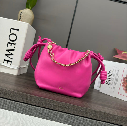 LOE 23 FLAMENCO PURSE BUCKET IN FUSICA PINK LAMBSKIN