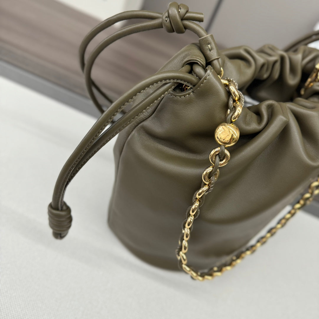 LOE 32 FLAMENCO PURSE BUCKET IN ARMY GREEN LAMBSKIN