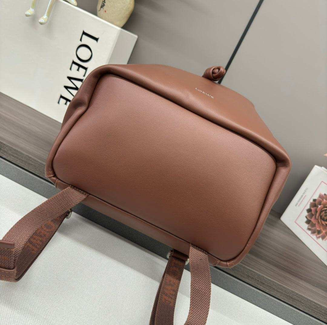 FLAMENCO 40 BACKPACK IN CHESTNUT BROWN SHINY SUPPLE CALFSKIN