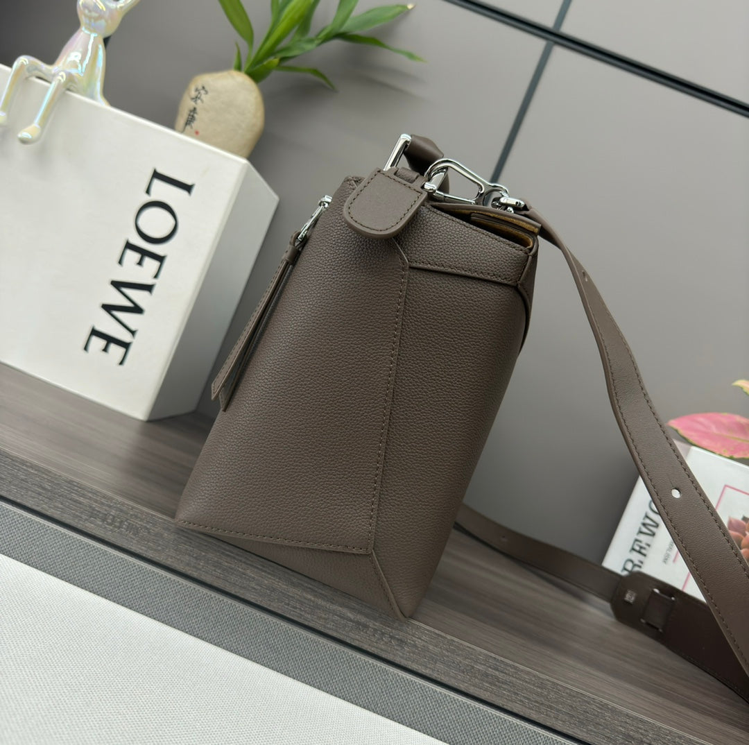 LOE PUZZLE 33 BAG IN WENGE BROWN CALFSKIN