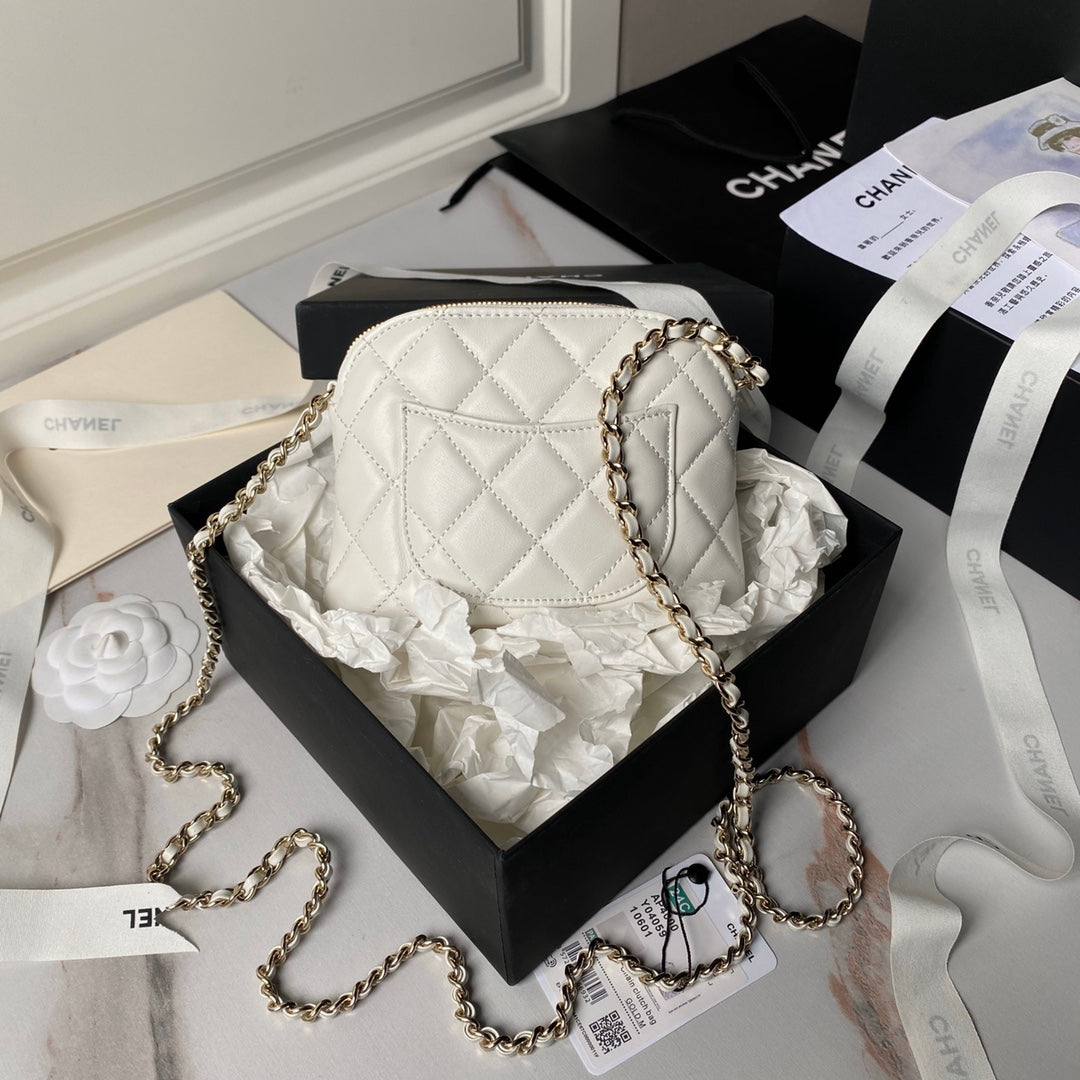 CC 16 CLASSIC CLUTCH WITH STRAP BAG IN WHITE LAMBSKIN