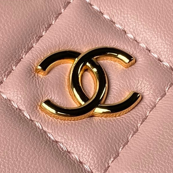 CC 20 CLUTCH BAG IN LIGHT PINK CALFSKIN WITH STRAP