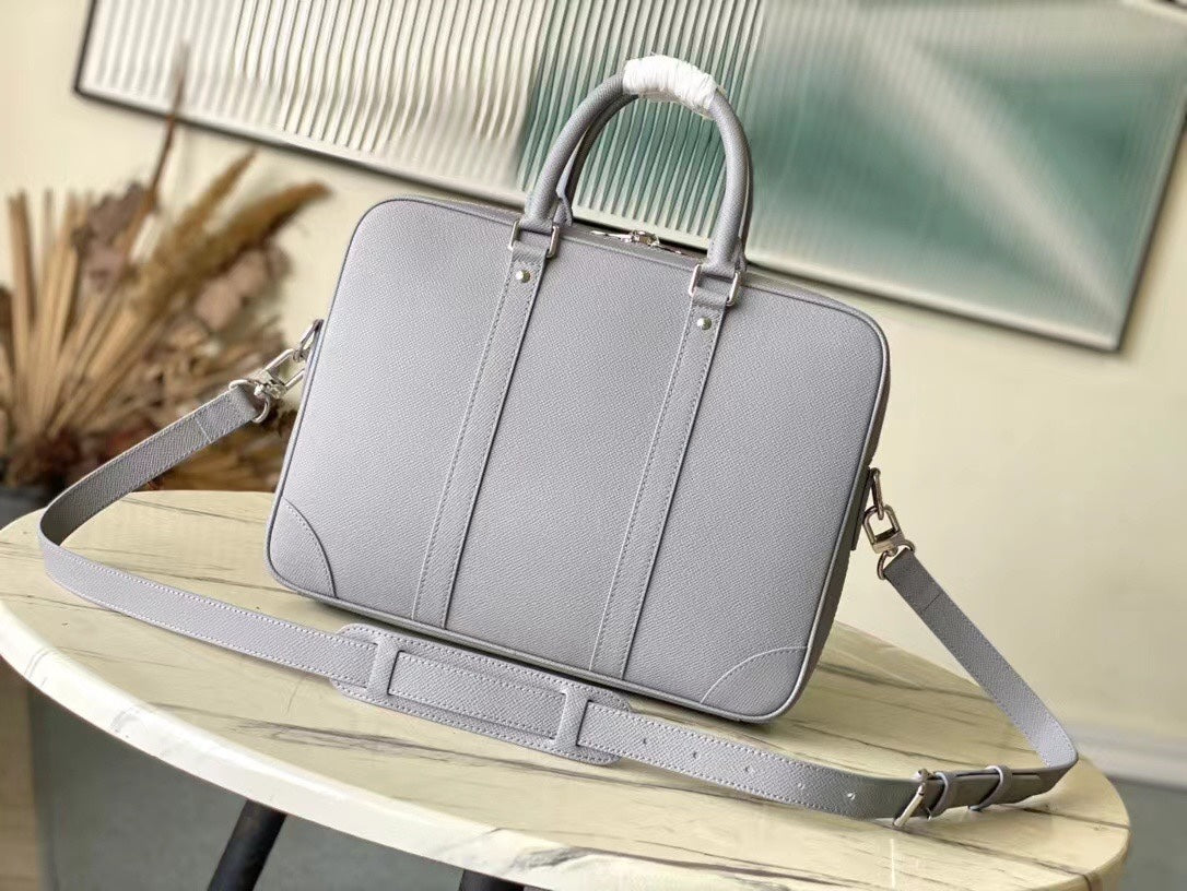 PORTE-DOCUMENTS VOYAGE PM 36 IN DOVE GRAY CALFSKIN