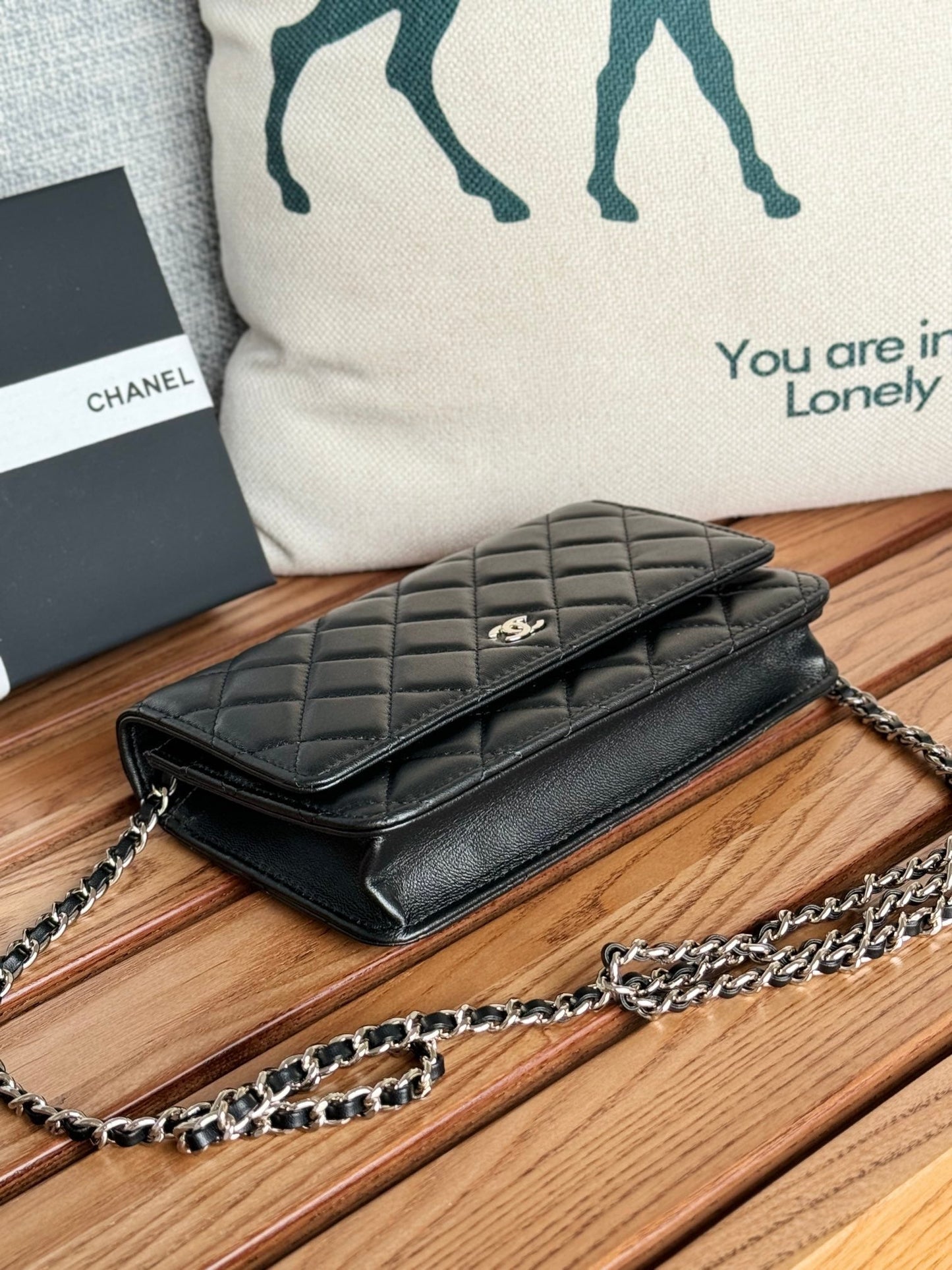 CC WOC ENTRUPY 19 BAG IN BLACK CALFSKIN