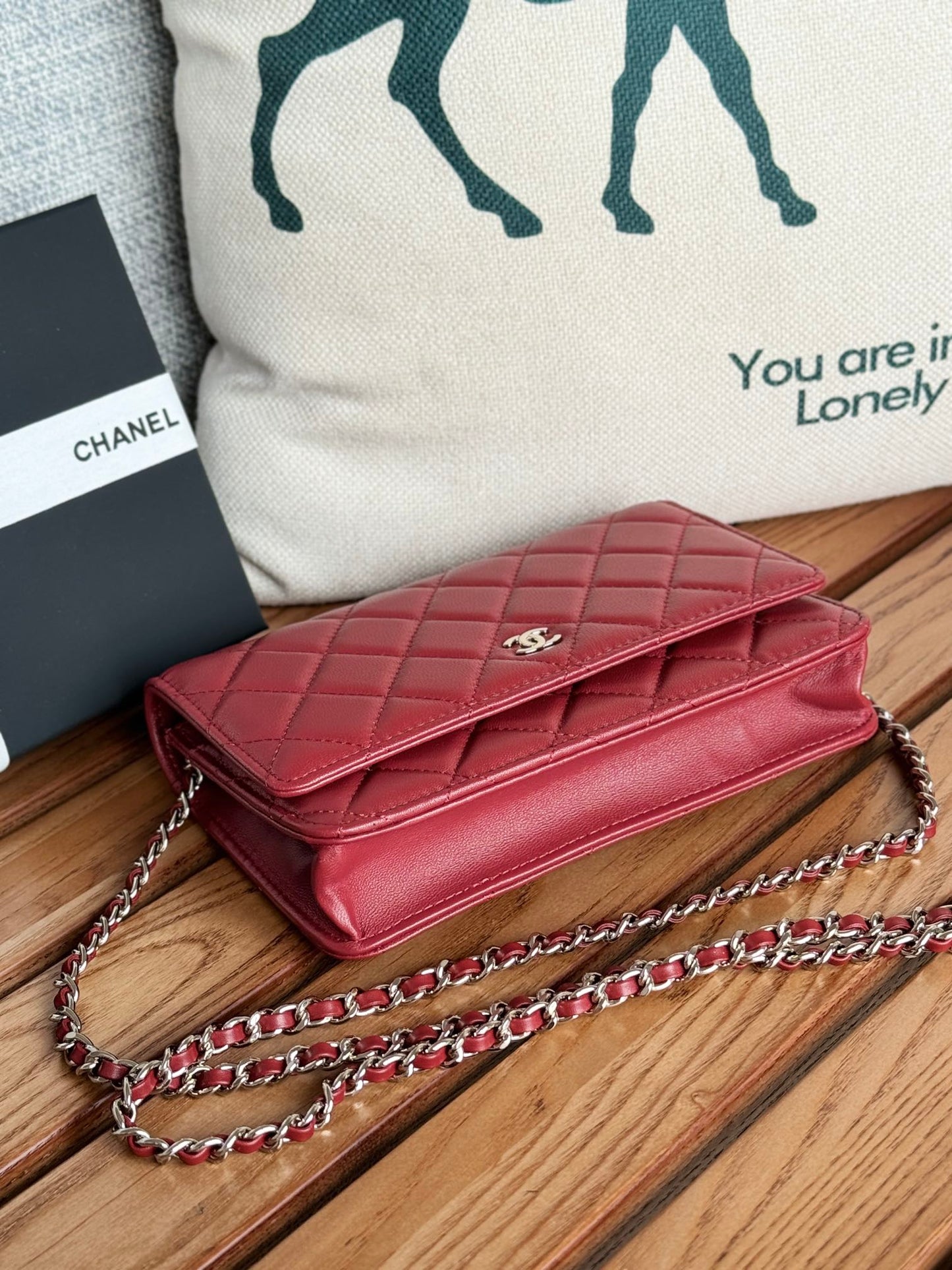 CC WOC ENTRUPY 19 BAG IN CHERRY RED CALFSKIN