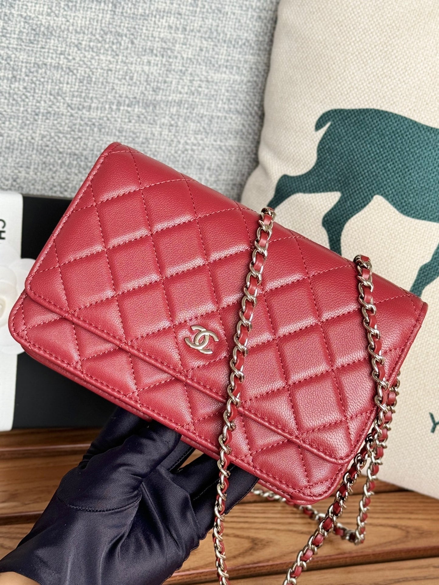 CC WOC ENTRUPY 19 BAG IN CHERRY RED CALFSKIN