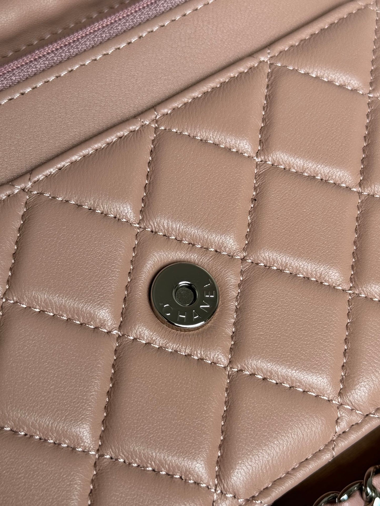 CC WOC ENTRUPY 19 BAG IN LIGHT PINK CALFSKIN