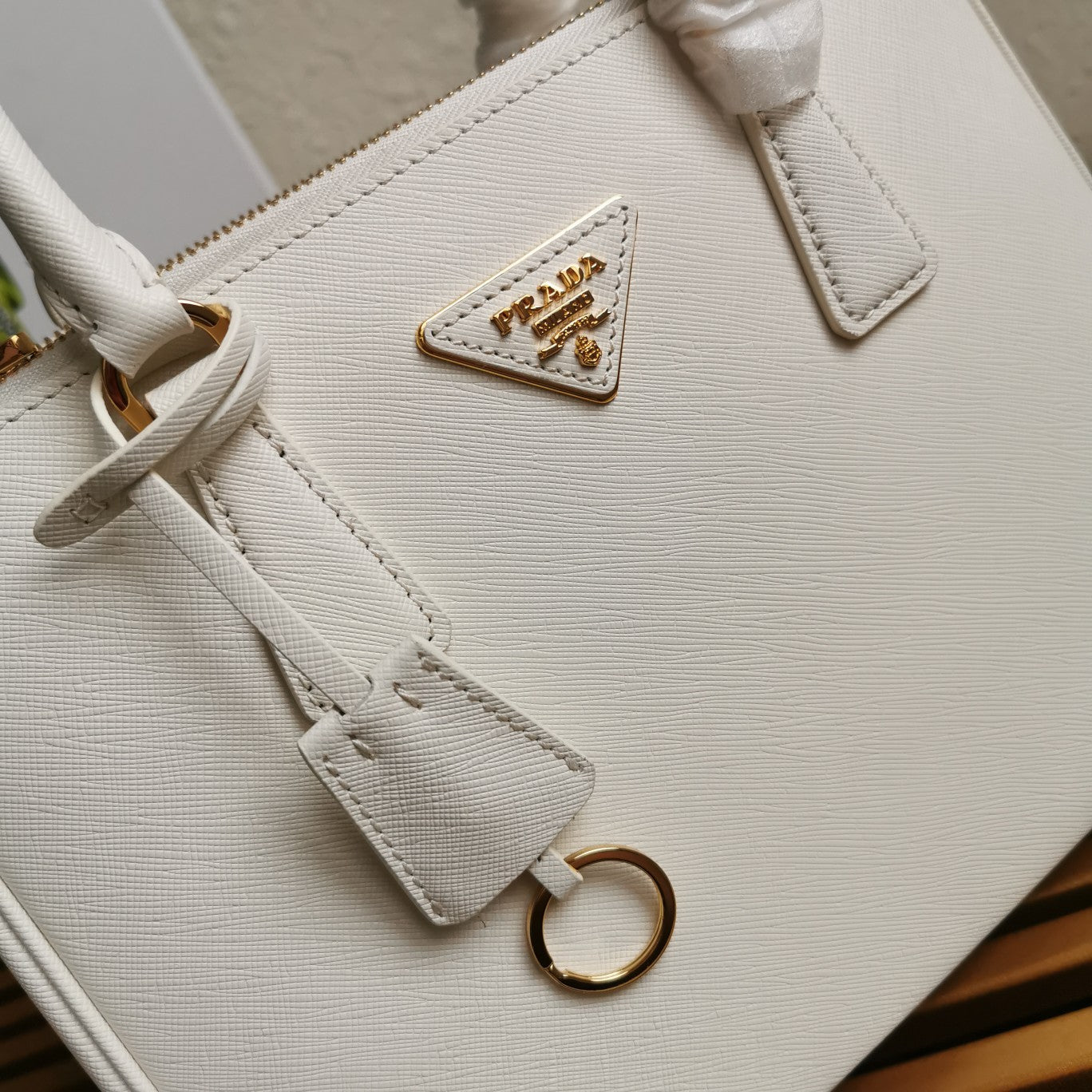 PRA GALLERIA 28 BAG IN WHITE SAFFIANO LEATHER