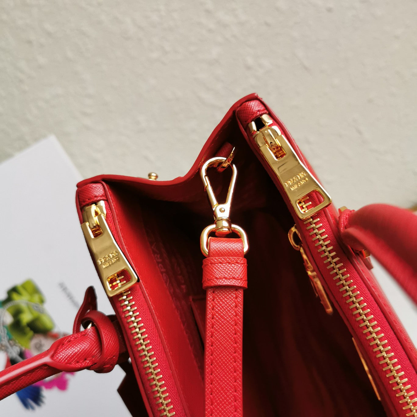 PRA GALLERIA 28 BAG IN CHERRY RED SAFFIANO LEATHER