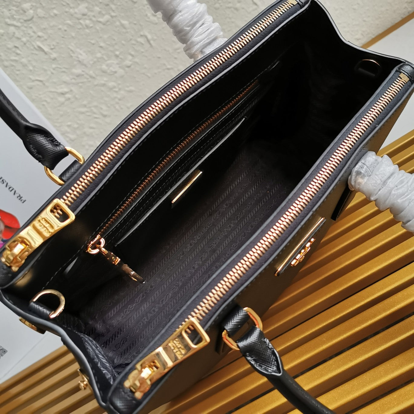 PRA GALLERIA 28 BAG IN BLACK SAFFIANO LEATHER