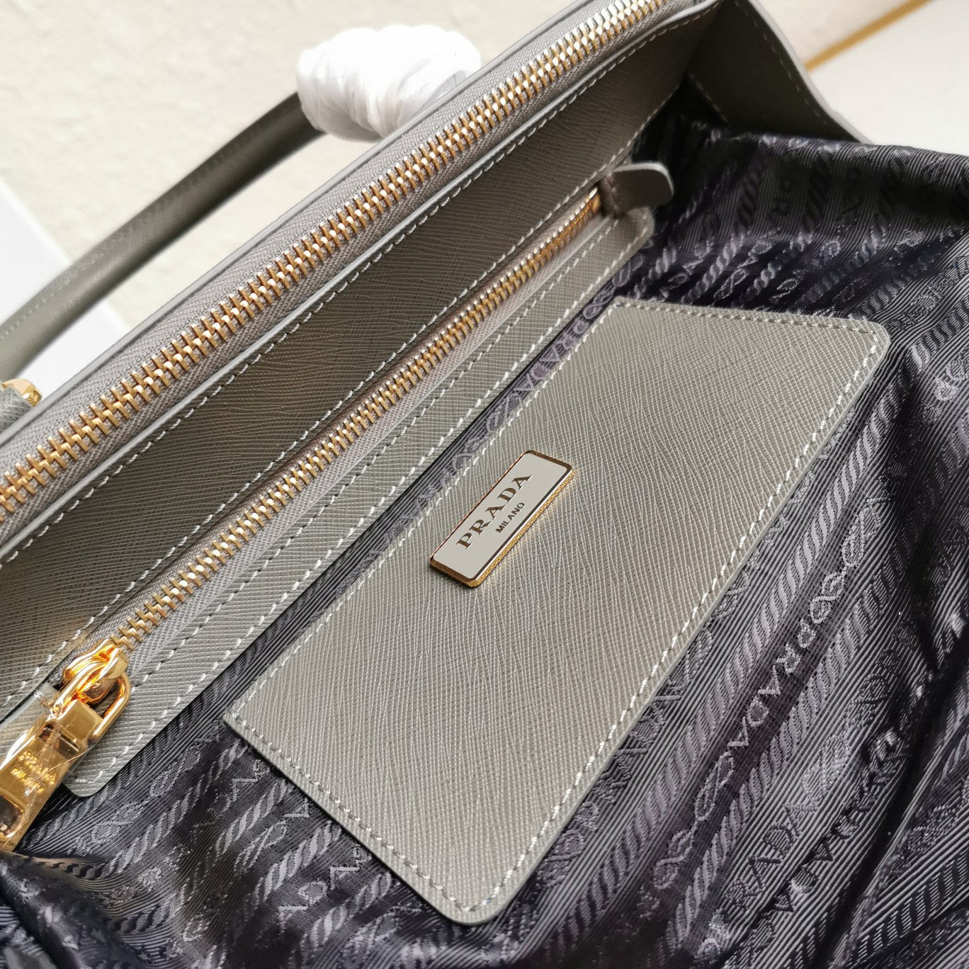 PRA GALLERIA 28 BAG IN DARK GREY SAFFIANO LEATHER