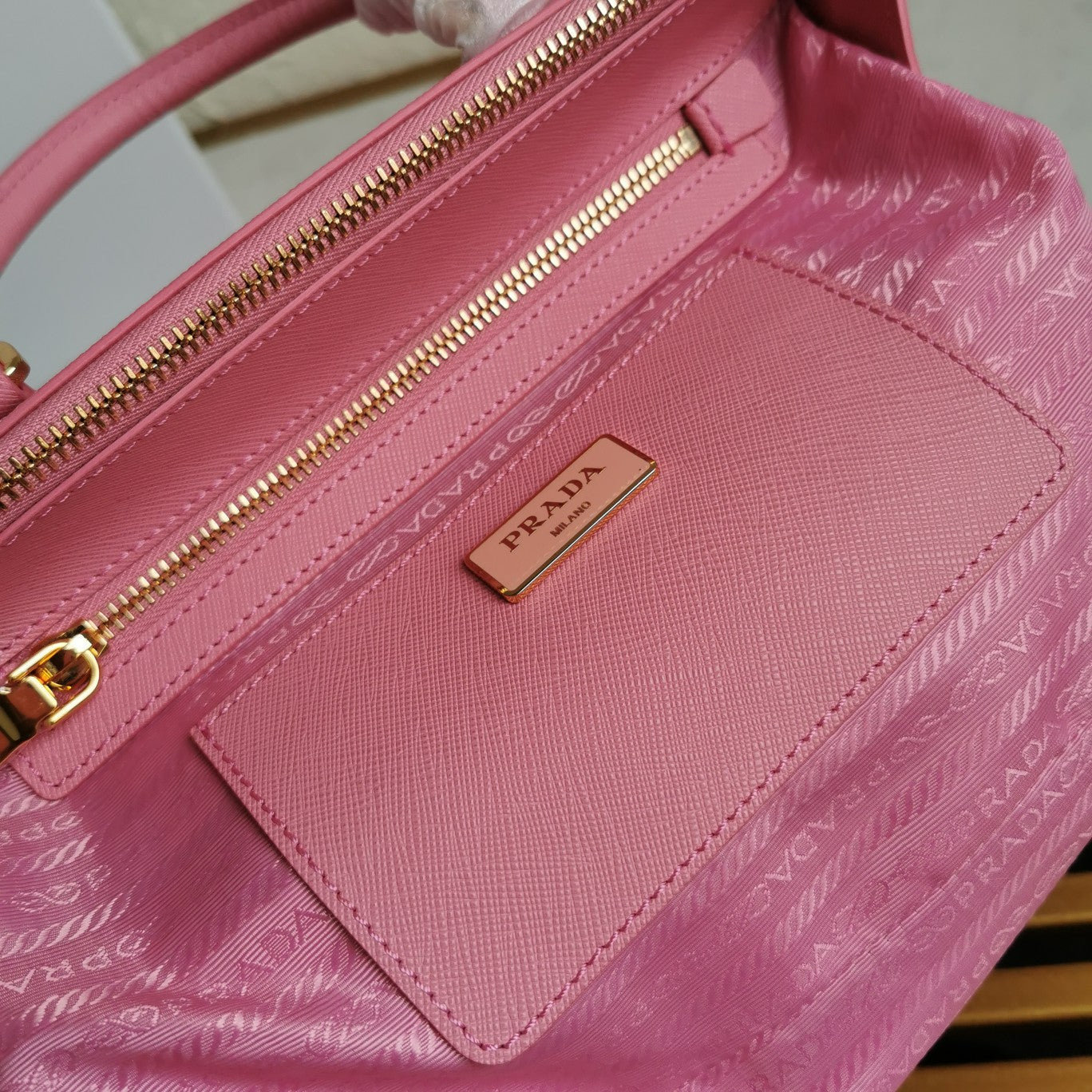 PRA GALLERIA 28 BAG IN LIGHT PINK SAFFIANO LEATHER