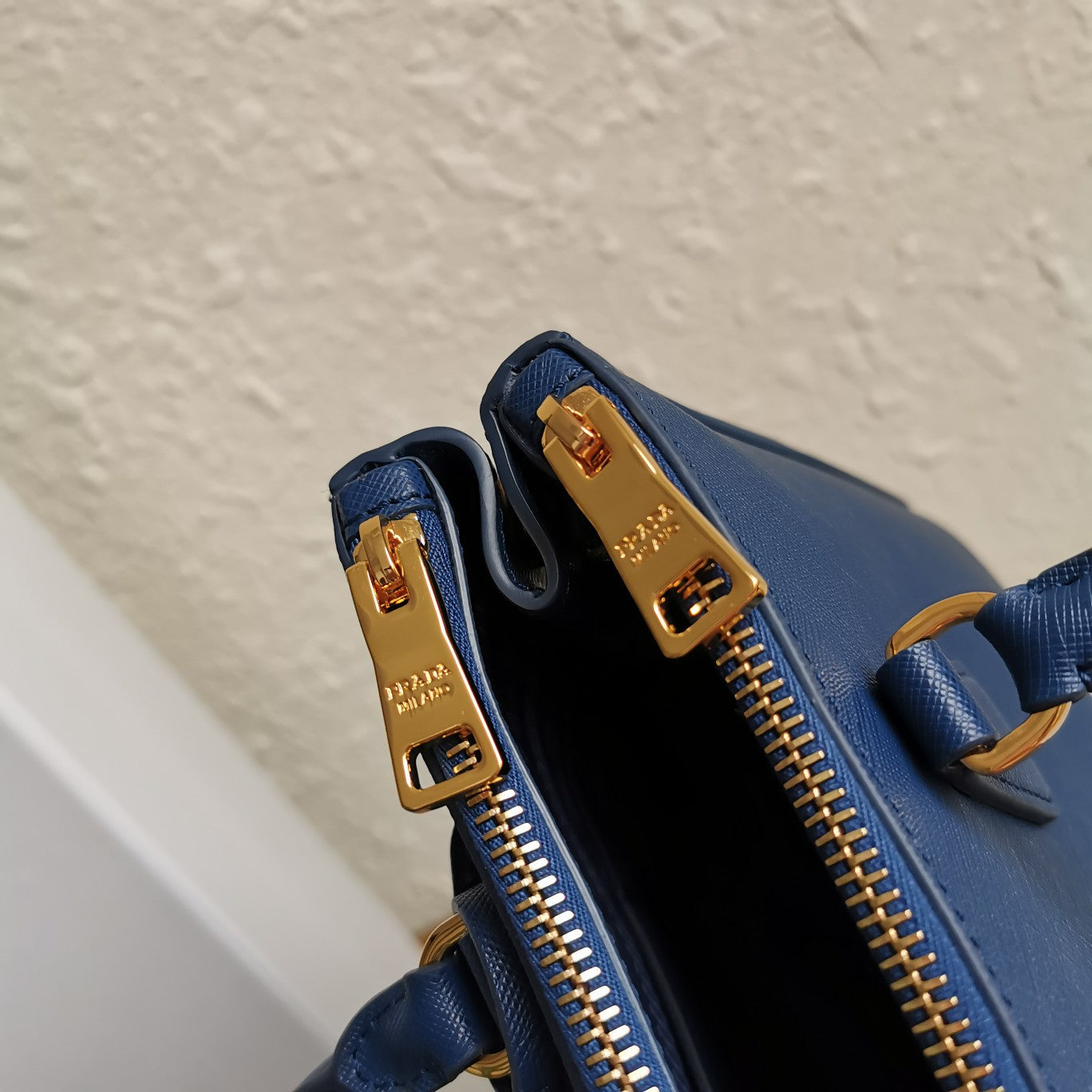 PRA GALLERIA 28 BAG IN NAVY BLUE SAFFIANO LEATHER