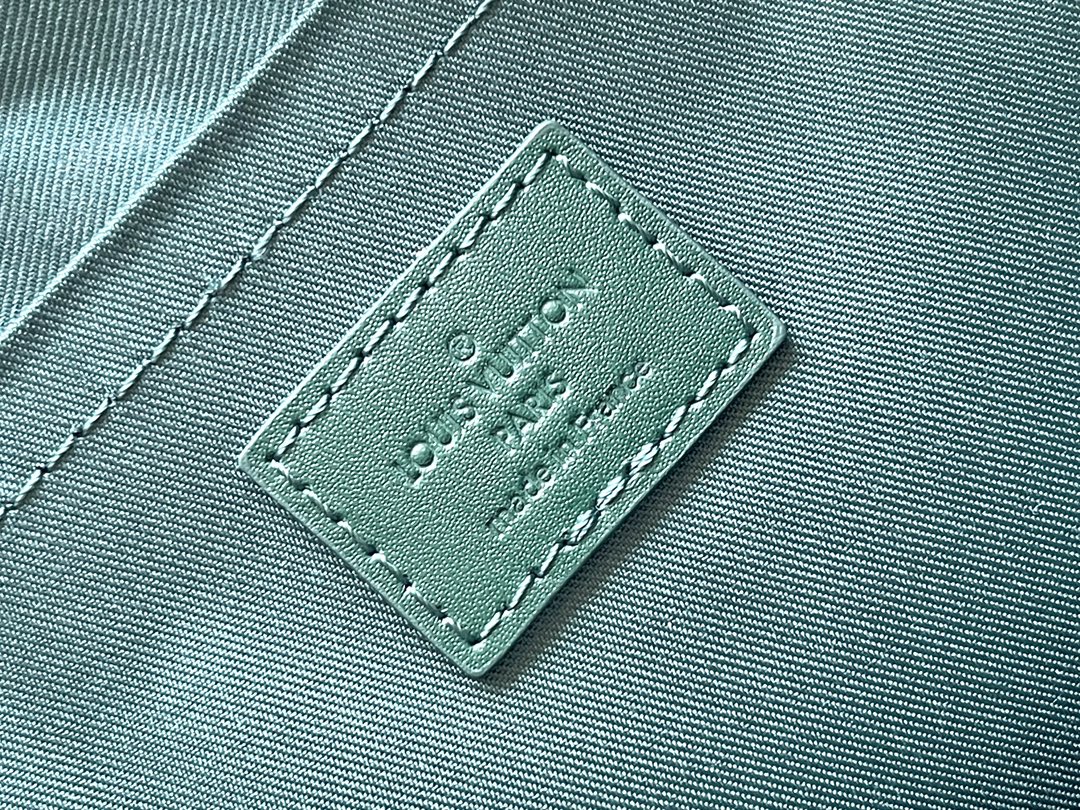 POCHETTE VOYAGE SOUPLE 32 IN GREEN MONOGRAM HERITAGE CANVAS