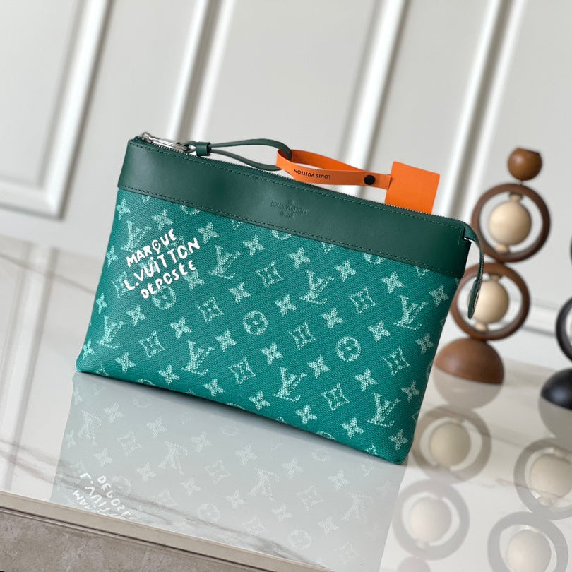 POCHETTE VOYAGE SOUPLE 32 IN GREEN MONOGRAM HERITAGE CANVAS