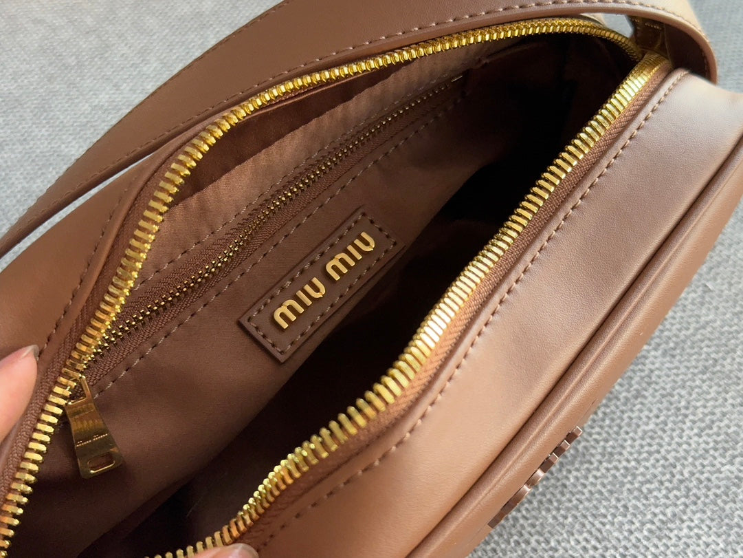 BAGUETTE 25 BAG IN CINNAMON BROWN CALFSKIN