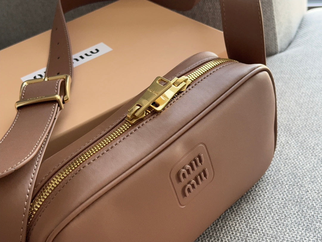 BAGUETTE 25 BAG IN CINNAMON BROWN CALFSKIN