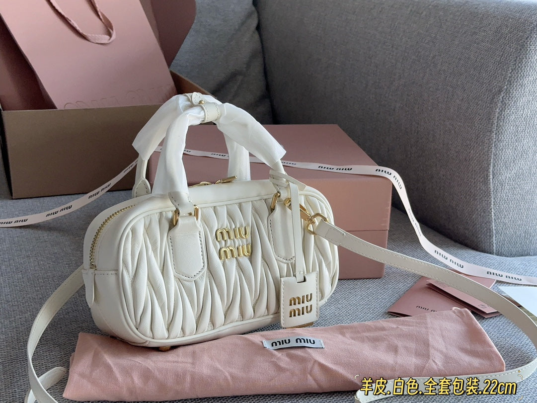 BOWLING BAG 22 IN WHITE LAMBSKIN