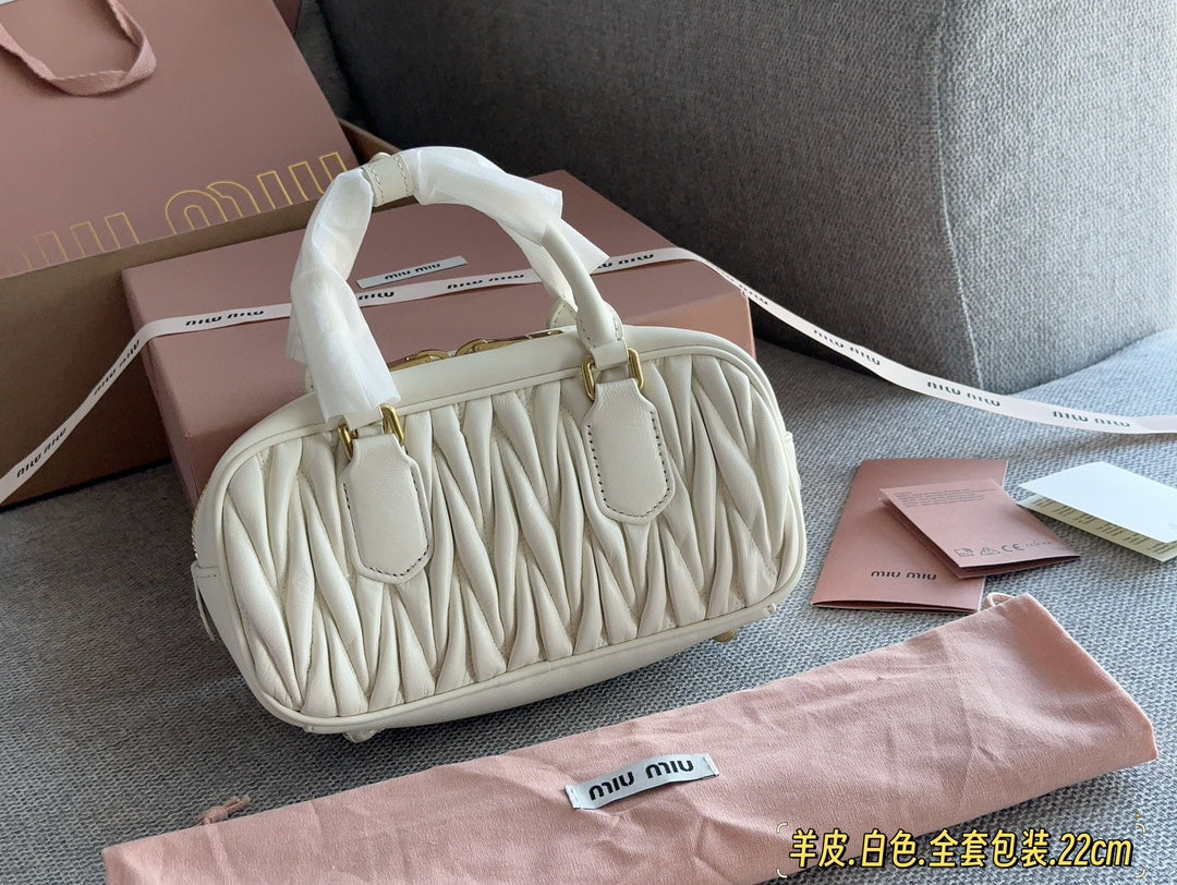 BOWLING BAG 22 IN WHITE LAMBSKIN