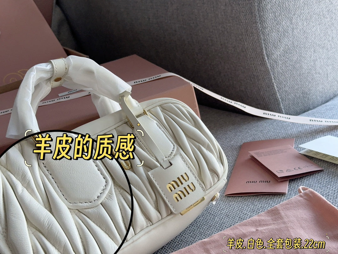 BOWLING BAG 22 IN WHITE LAMBSKIN