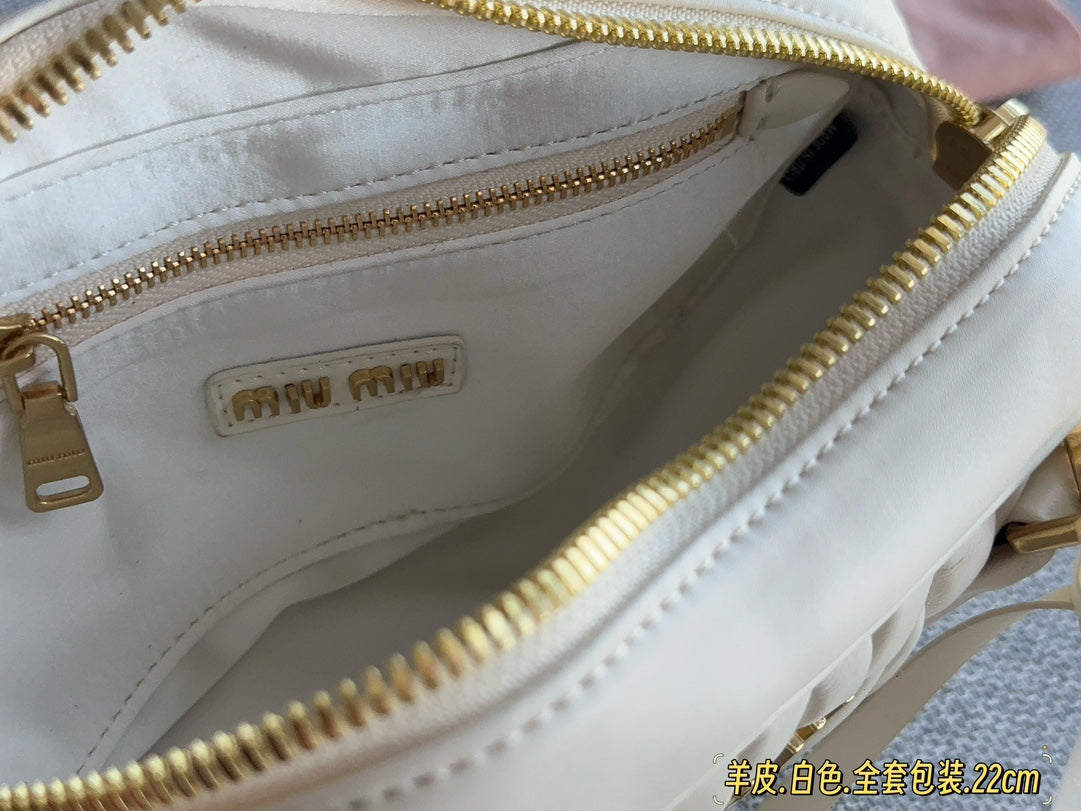 BOWLING BAG 22 IN WHITE LAMBSKIN