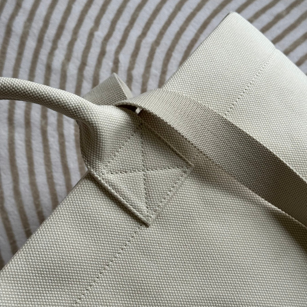 TOTE BAG 40 IN WHITE CANVAS WITH WEB TRIM AND EMBOSSED LOGO