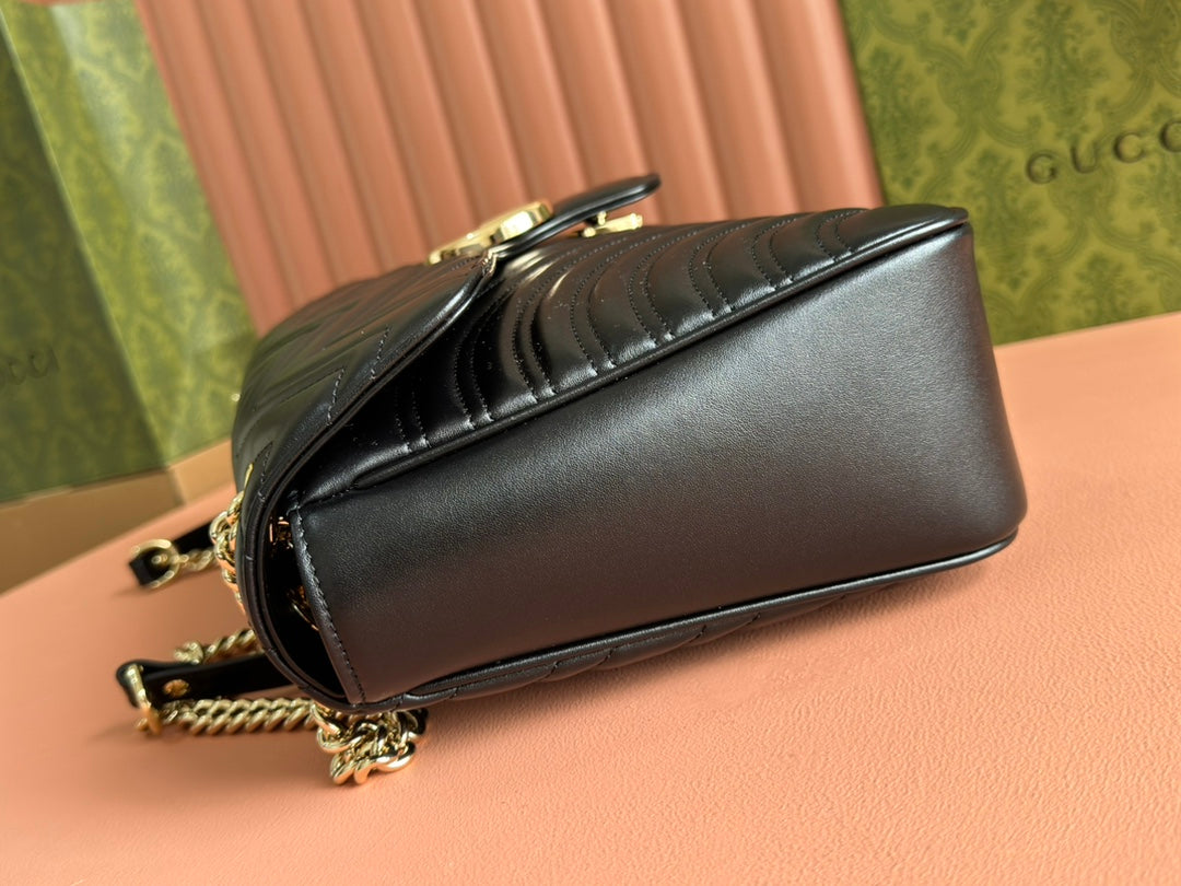 MARMONT SHOULDER BAG 40 IN BLACK CALFSKIN GOLD CHAIN