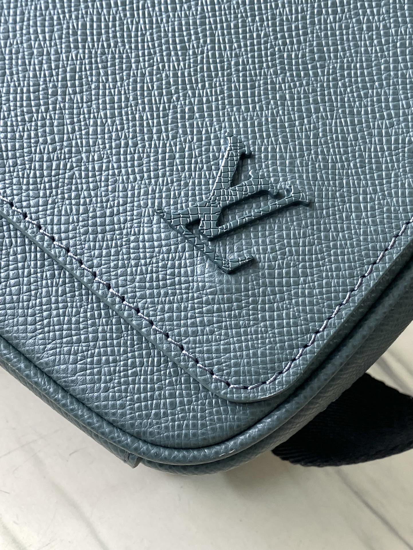 DISTRICT PM 26 IN CELESTE GREEN CALFSKIN