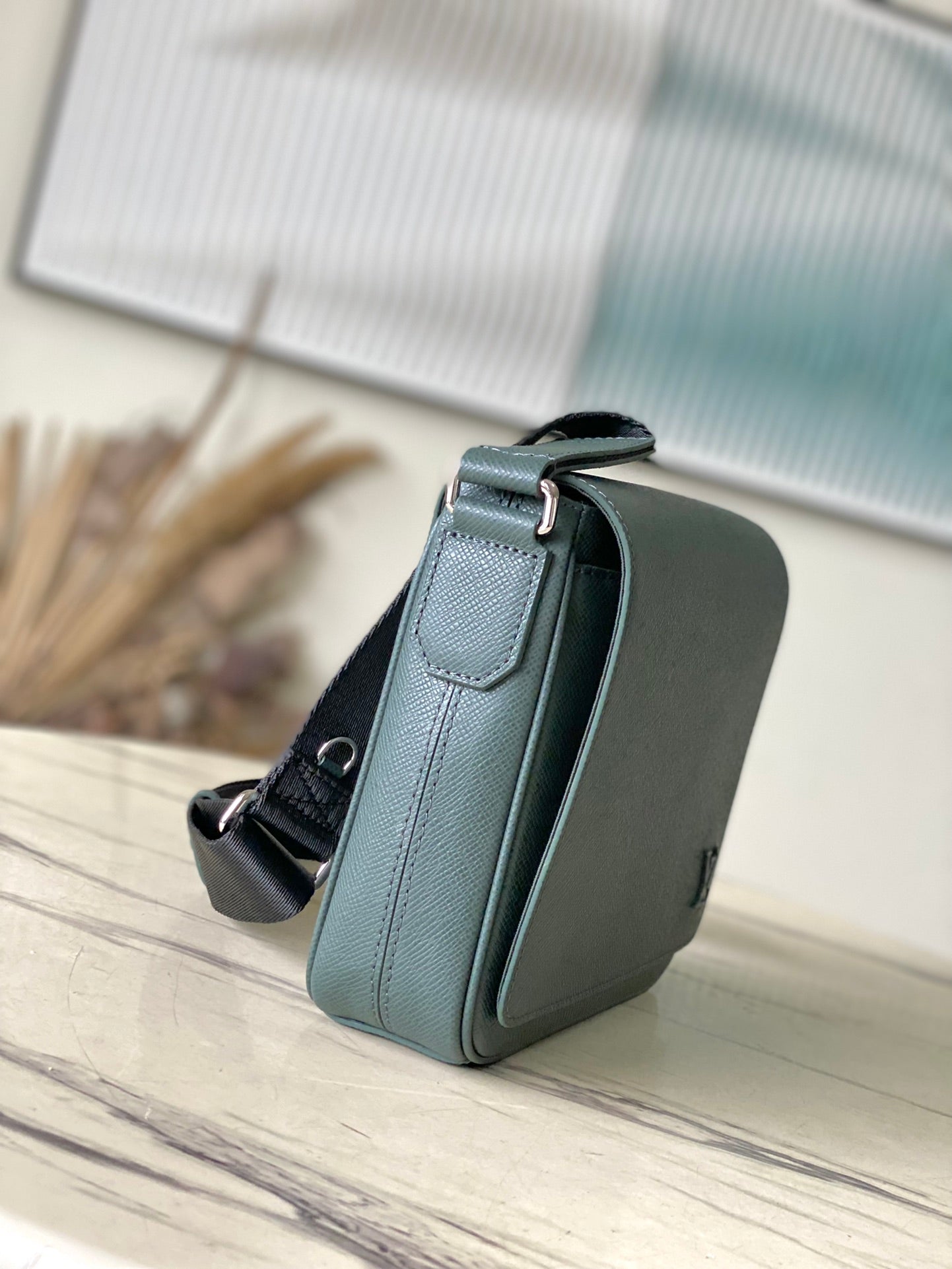 DISTRICT PM 26 IN CELESTE GREEN CALFSKIN