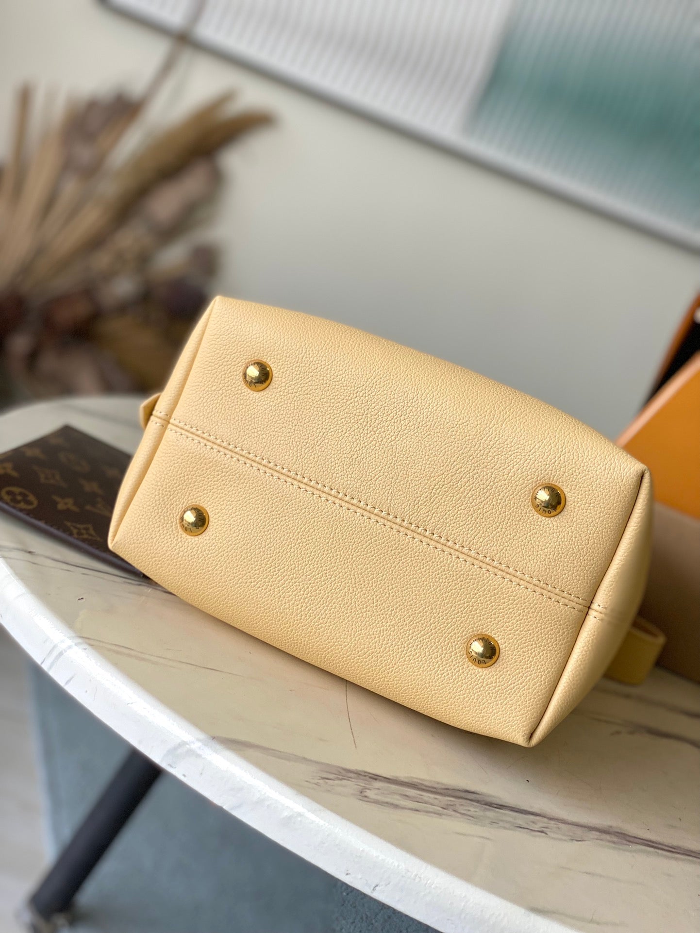 LOW KEY HOBO PM 28 IN URBAN YELLOW CALFSKIN GOLD BUCKLE