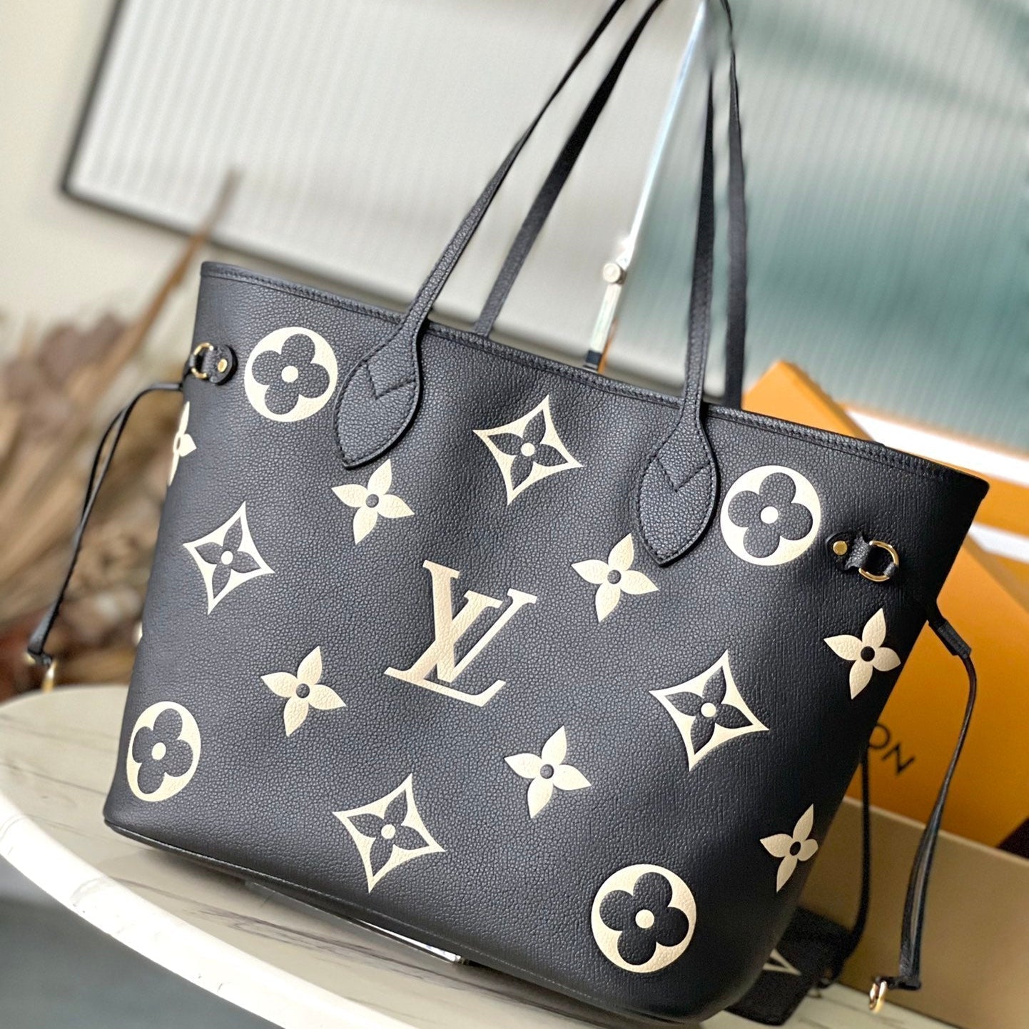 NEVERFULL MM 31 IN BLACK CREAM MONOGRAM EMPREINTE LEATHER