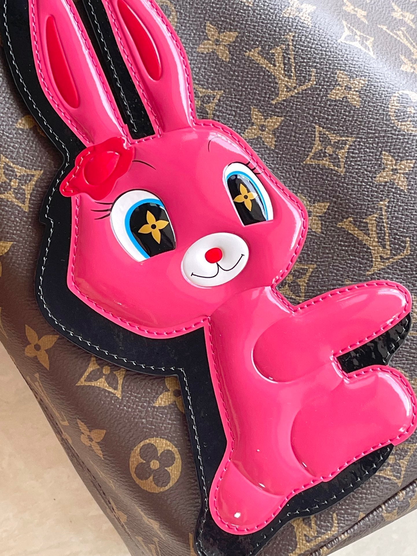 NEVERFULL MM 31 IN BROWN MONOGRAM CANVAS WITH PINK RABBIT PATCH