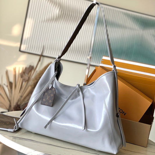 CARRYALL VIBE MM 39 IN TRIANON GRAY SHINY LAMBSKIN