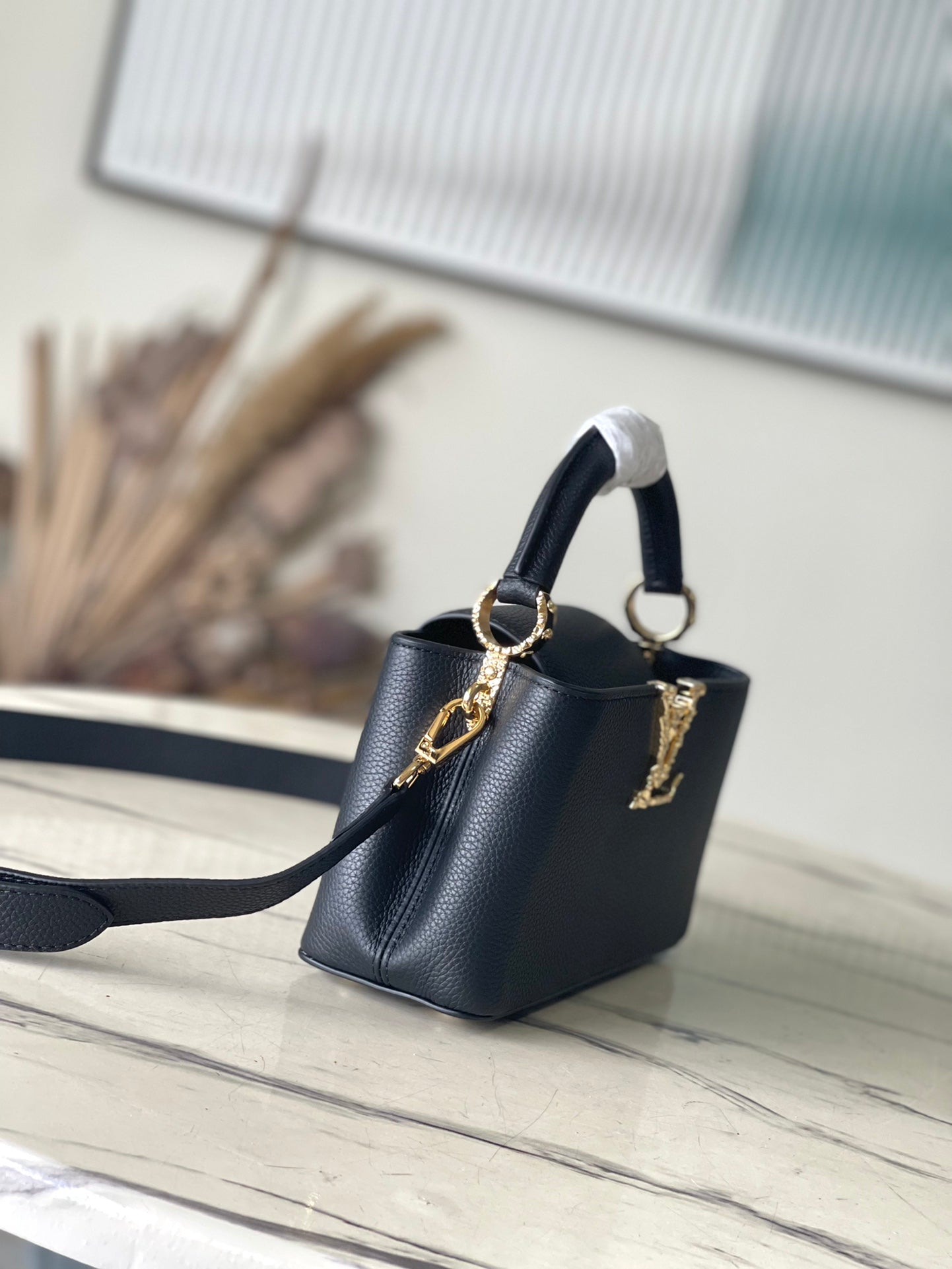 CAPUCINES EAST-WEST MINI 22 IN BLACK CALFSKIN GOLD HARDWARE