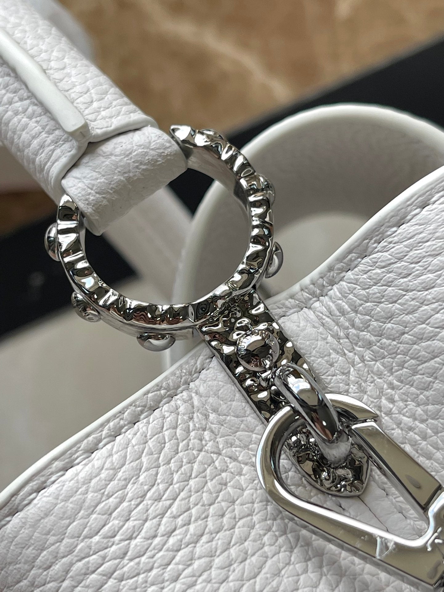 CAPUCINES EAST-WEST MINI 22 IN WHITE CALFSKIN SILVER HARDWARE