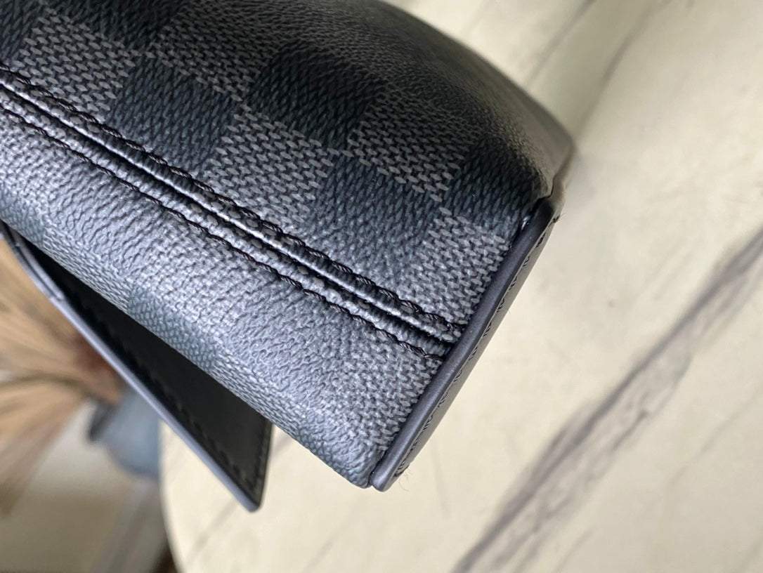 TAKEOFF POUCH 30 IN GREY BLACK DAMIER GRAPHITE CANVAS