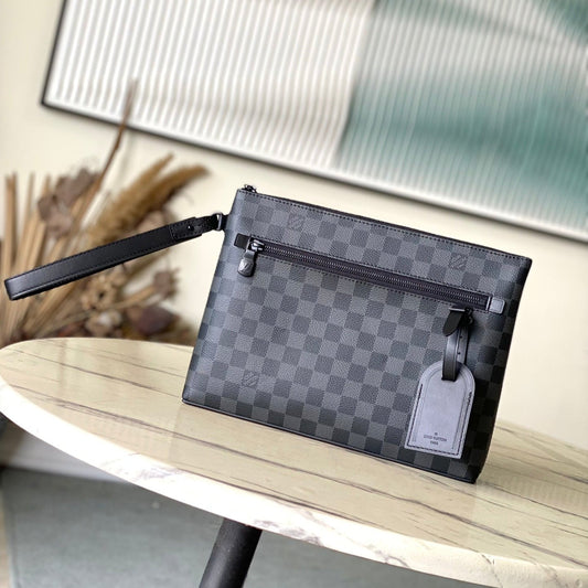 TAKEOFF POUCH 30 IN GREY BLACK DAMIER GRAPHITE CANVAS