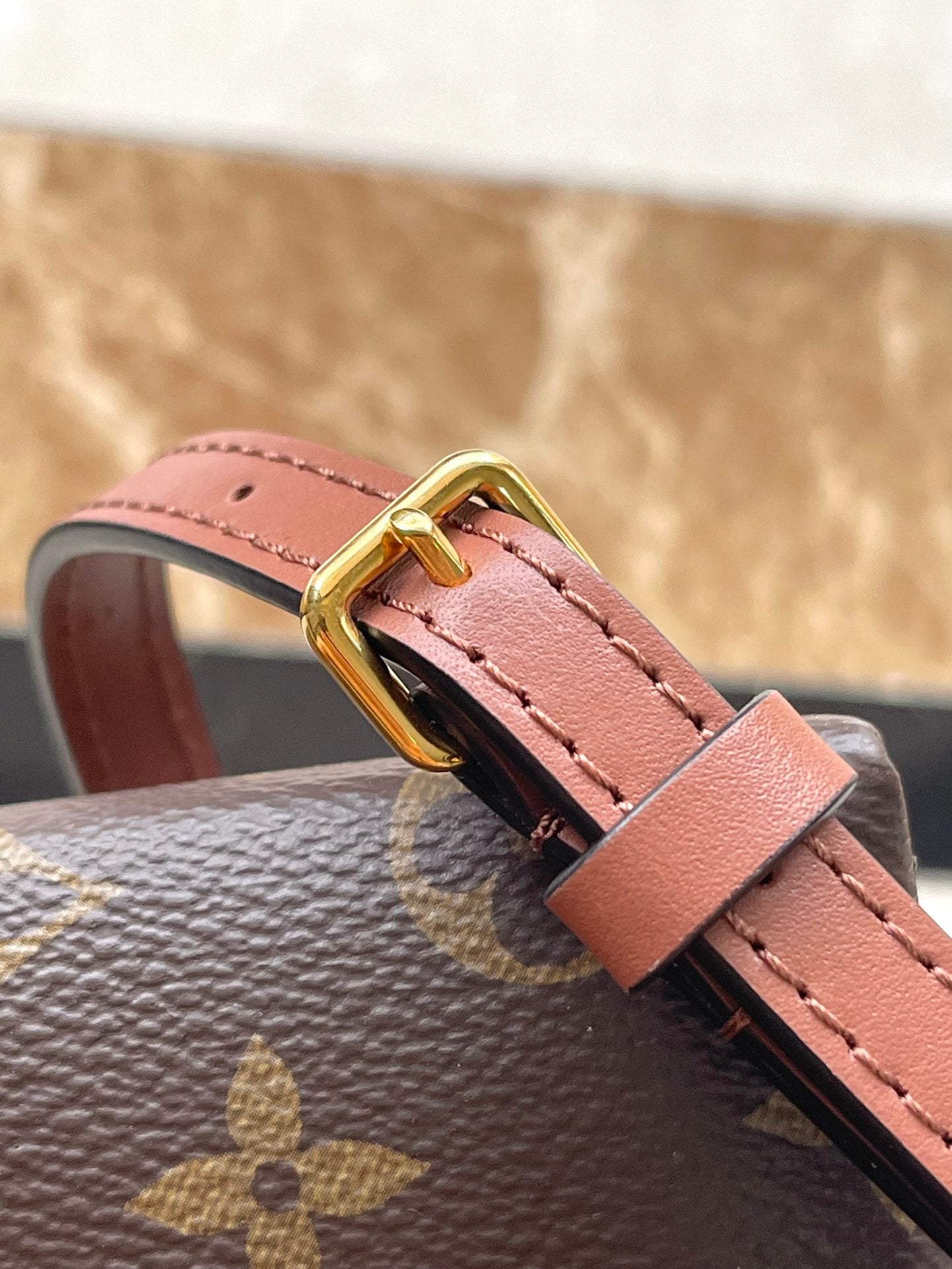 LOCKY BB 20 IN BROWN MONOGRAM CANVAS AND SMOOTH CALFSKIN GOLD BUCKLE