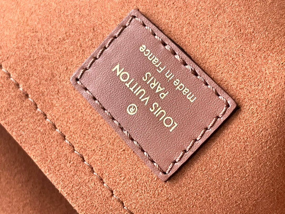 LOCKY BB 20 IN BROWN MONOGRAM CANVAS AND SMOOTH CALFSKIN GOLD BUCKLE