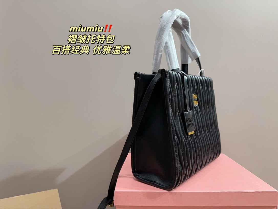 TOTE 30 BAG IN BLACK CALFSKIN