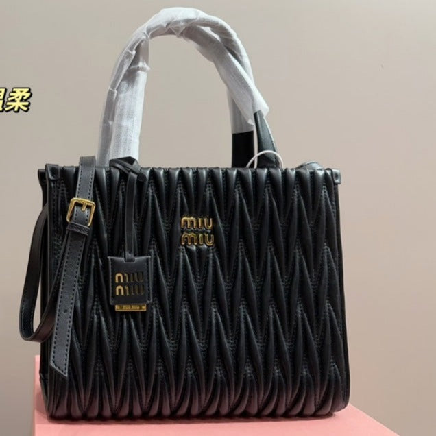 TOTE 30 BAG IN BLACK CALFSKIN